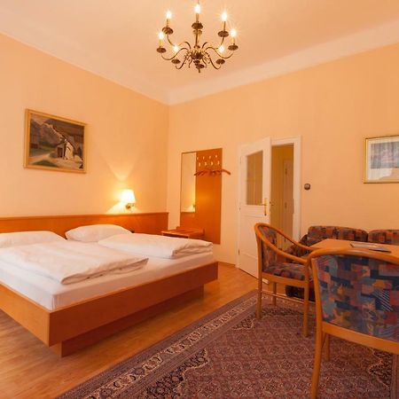 Pension Elfy Baden bei Wien Esterno foto