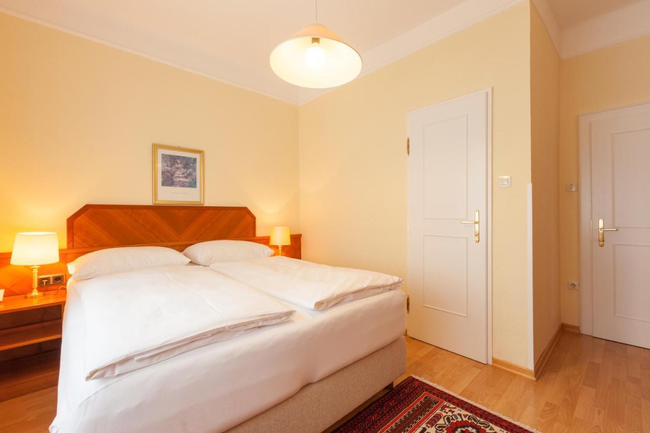 Pension Elfy Baden bei Wien Esterno foto