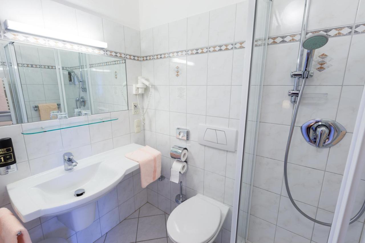 Pension Elfy Baden bei Wien Esterno foto