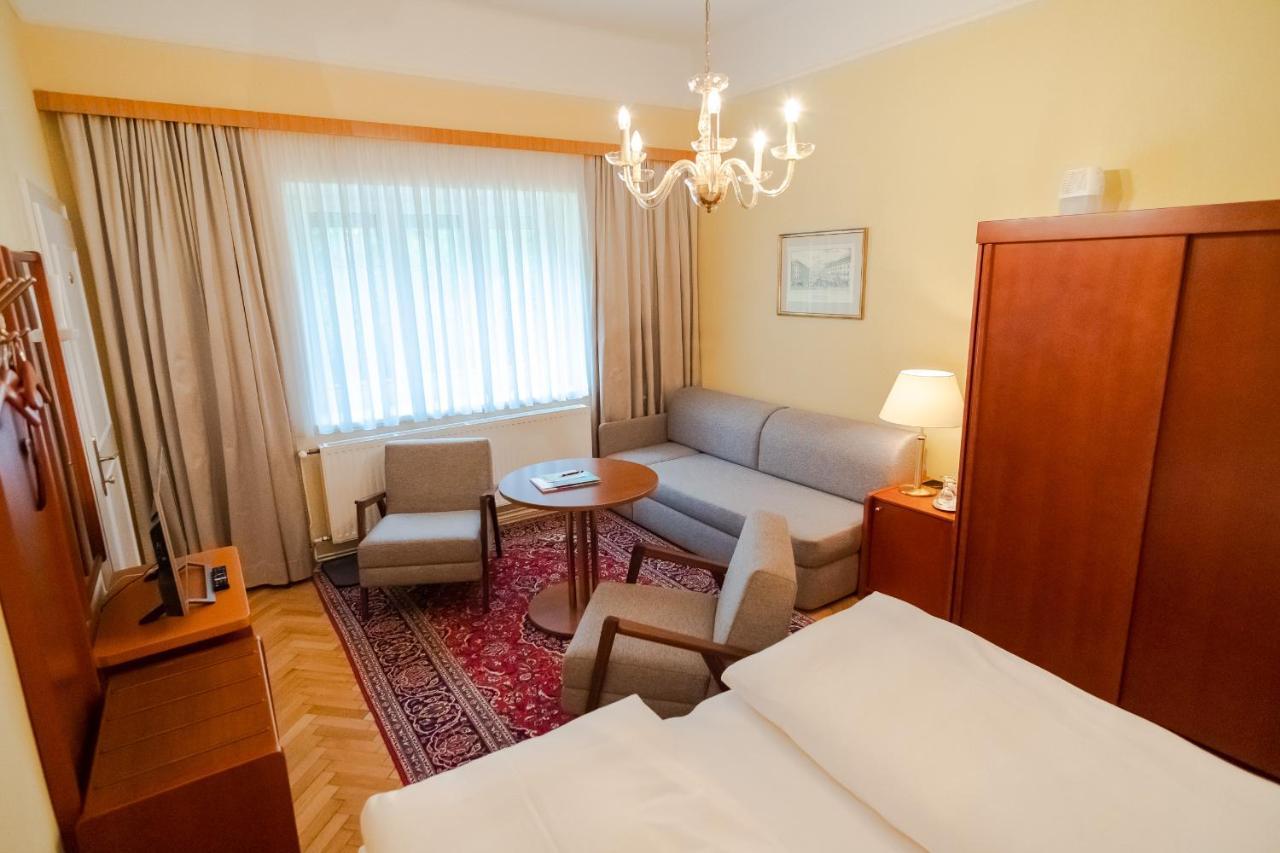 Pension Elfy Baden bei Wien Esterno foto