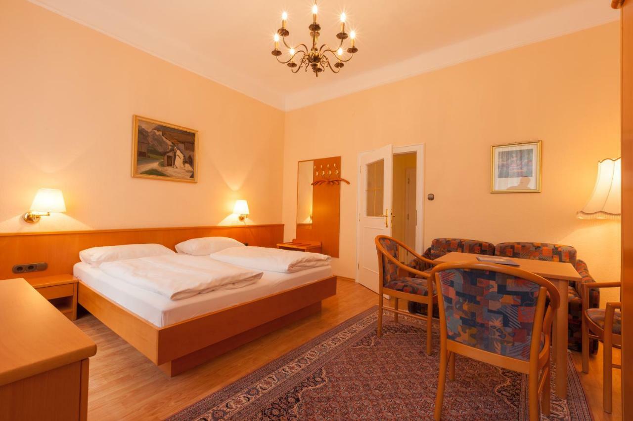 Pension Elfy Baden bei Wien Esterno foto